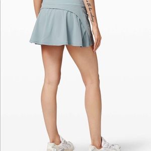 size 6 lululemon “off the pleats” skirt -color- blue cast